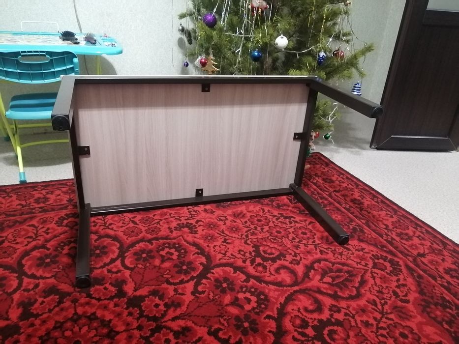 Журнальный столик.