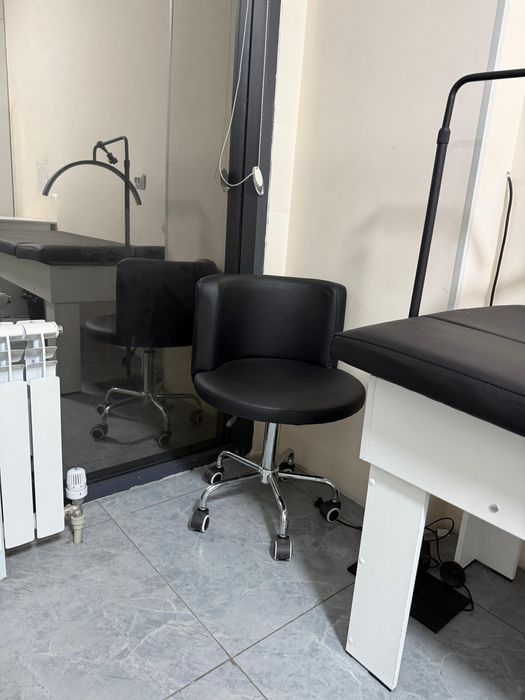 Кушетка и стулья