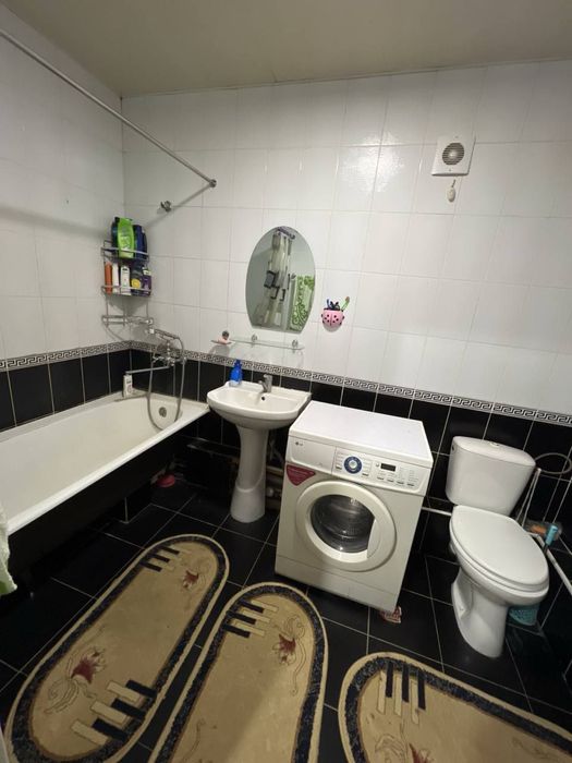 Продается квартира возле ЦУМ а 3/4/4 обстановкой  75 квадрат