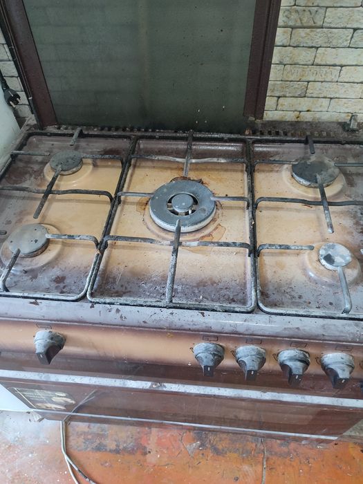 Продаю срочно холодильник и газовую е