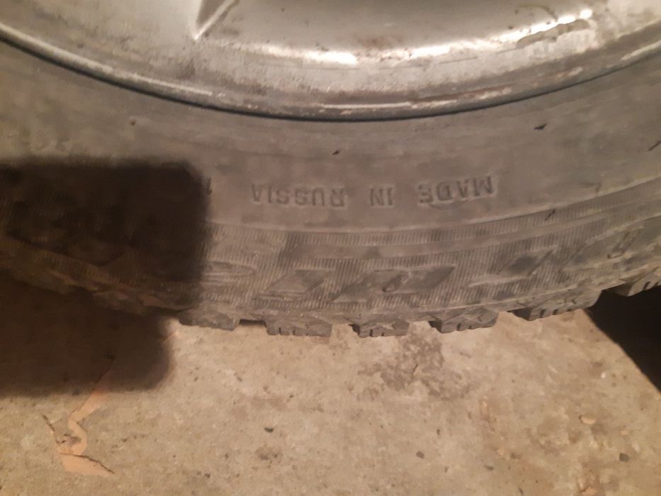 Предлагам Зимни гуми  с джанти за bmv e46