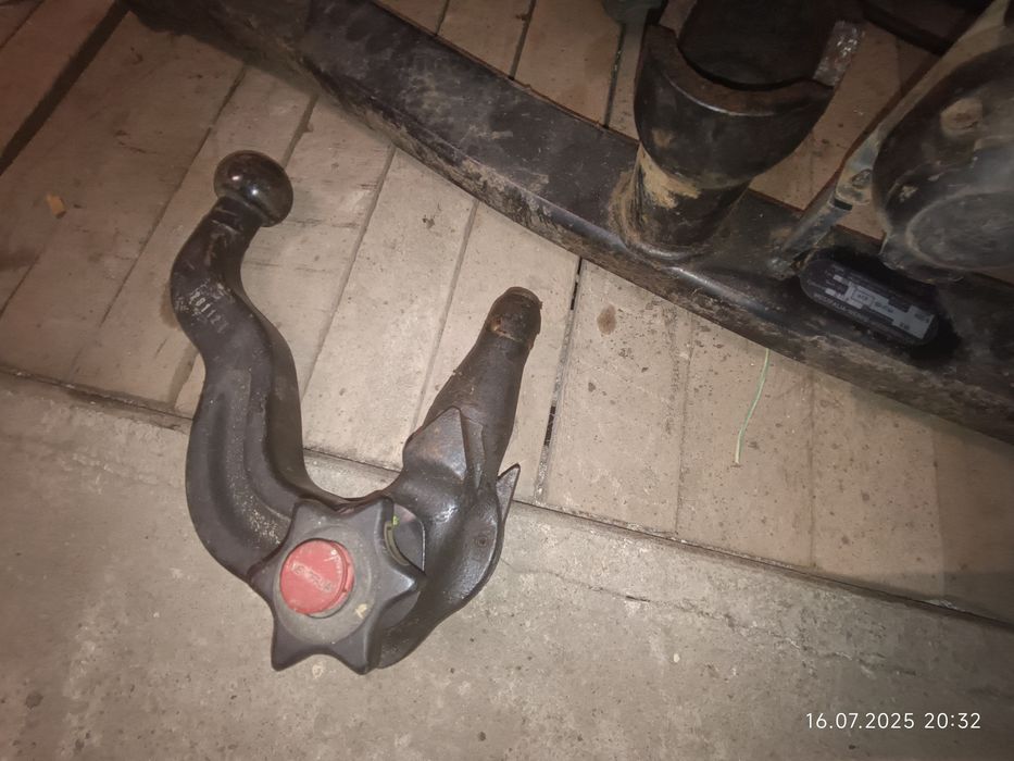 Теглич за Audi  Комби