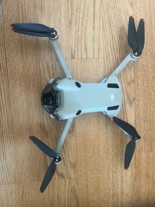 Дрон  DJI Mini 4 Pro Fly More Combo