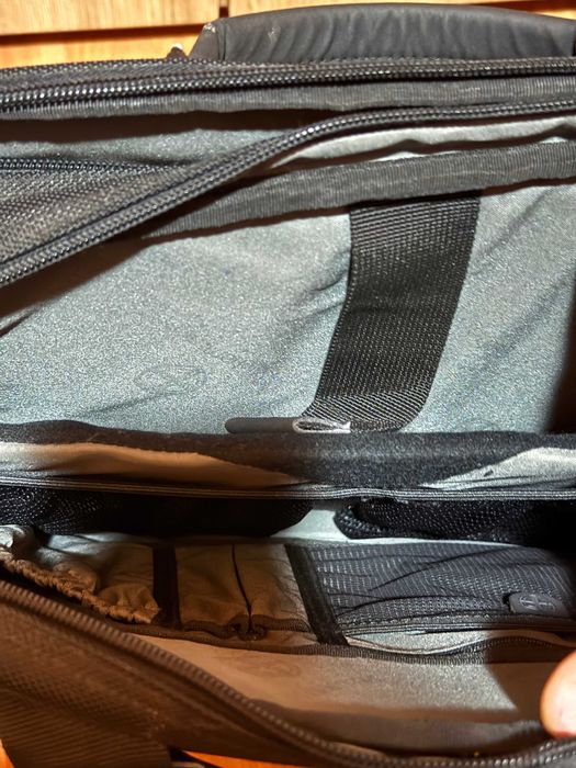 Geantă laptop Ellehammer 15.6” negru, design modern