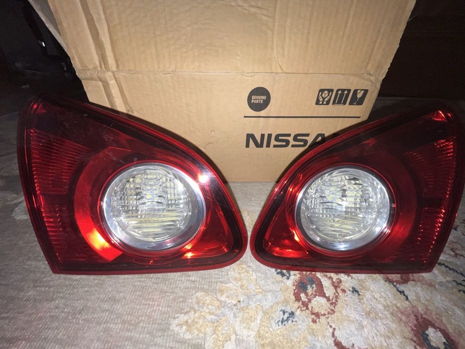Продам оригинальную пару задних фонарей на Nissan Qashqai j10