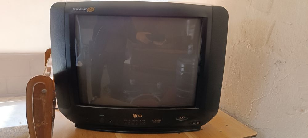 Телевизор      LG