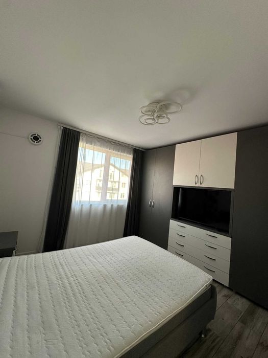 Inchiriez apartament 3 camere Rasnov