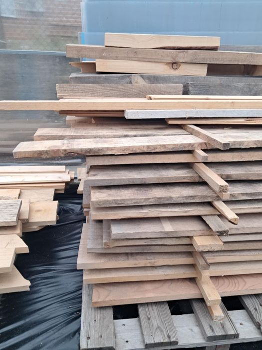 Продавам сух дървен материал чисти дъски на 4м