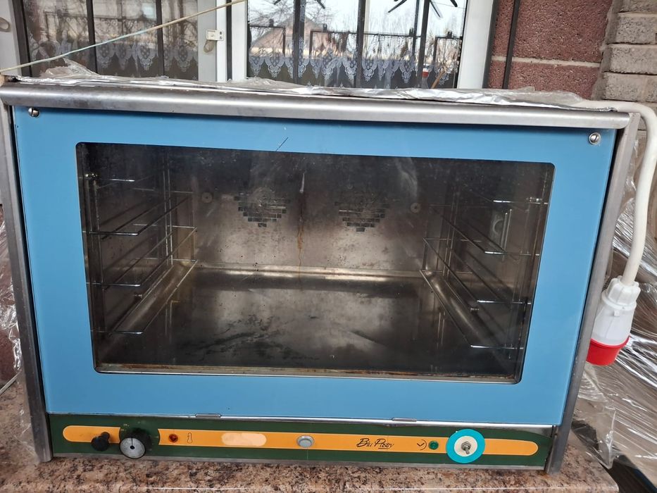 Продам срочно! оборудование для кафе