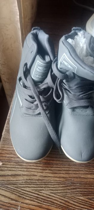 Сезонные сапоги и кроссовки