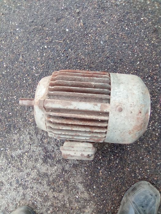 Vând axe circular ,motoare el. electromotor Peugeot 505