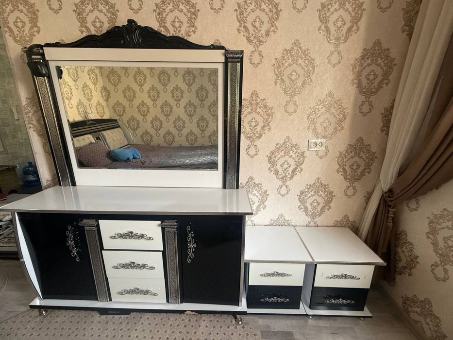 Spalni tosh oyna dumba sotiladi!