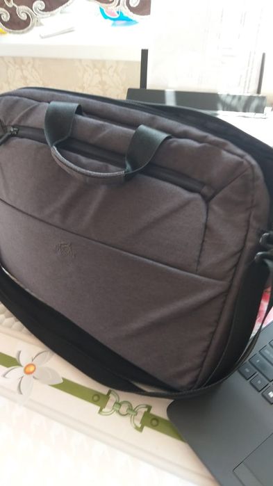 Ноутбук с принтером и чехлом