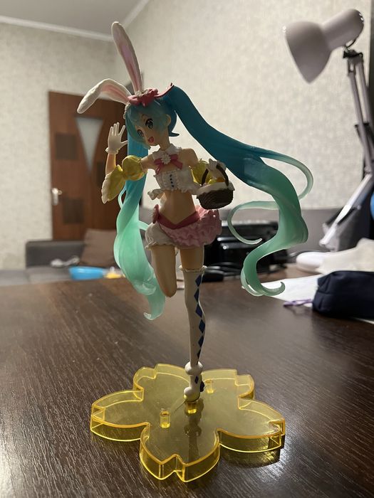 Аниме фигурка в отличном состоянии