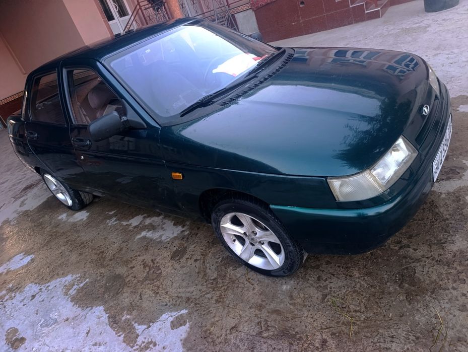 Lada 2110 sotiladi