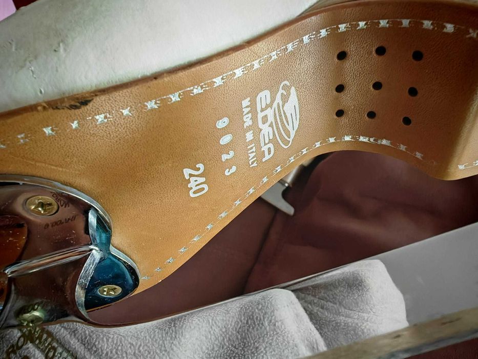 Patine Ouverture marime 36 (240) cu lama J Wilson