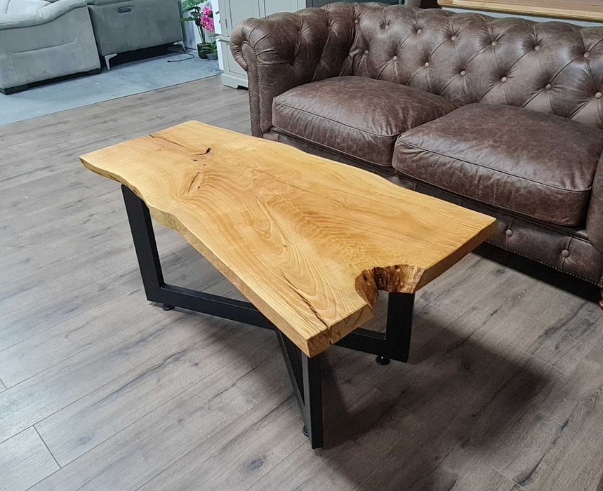 Масивна холна маса от дърво и метални крака ръчна изработка
