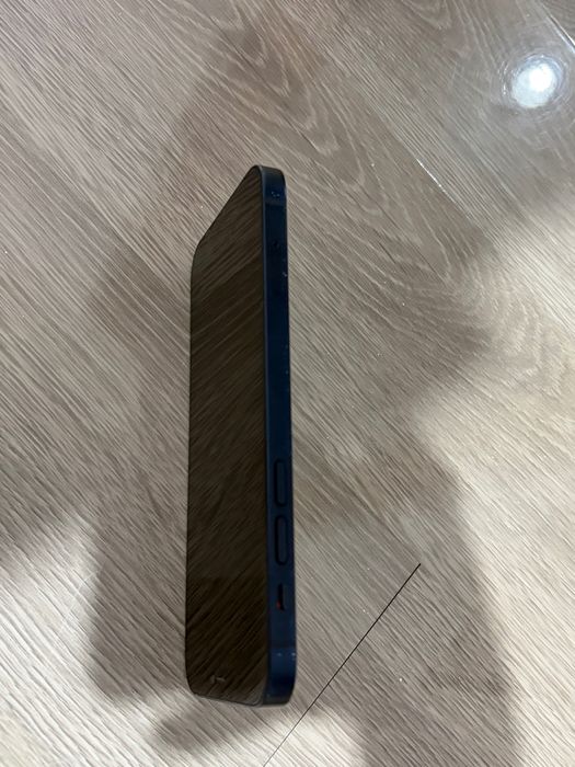 Vand iPhone 12 simplu