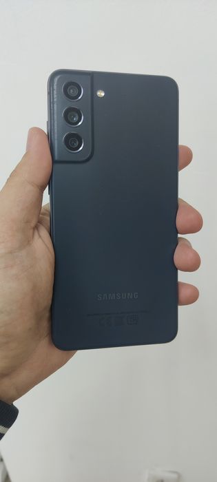 Продам Самсунг S21 FE.