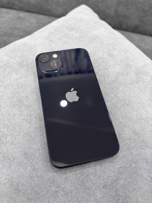 Продам iPhone 13 — идеальное состояние