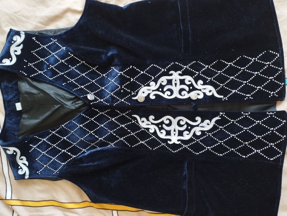 Продам камзол женский