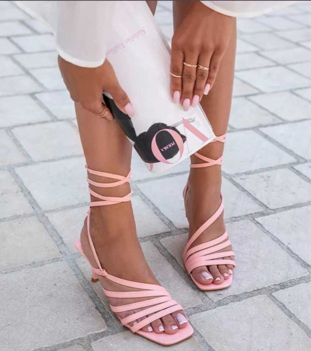 Sandale roz cu toc mic