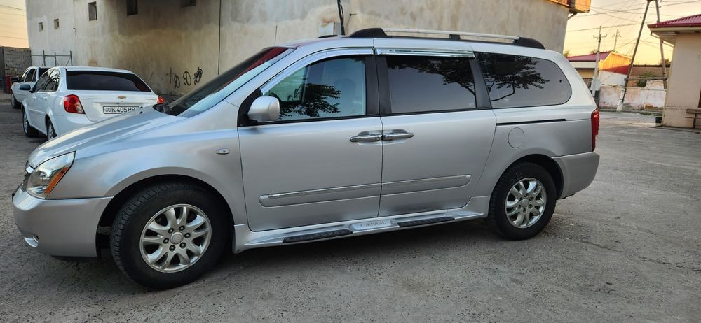 Kia Carnival 2008 yil