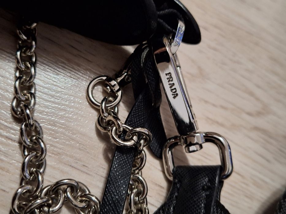 Vând borseta de umăr originală Prada Milano