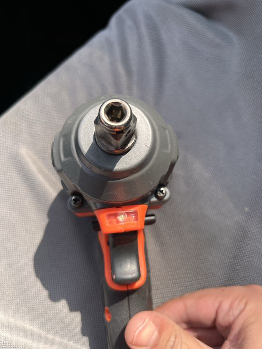 Cheie de impact 1/2′′ si 1/4′′, JUEMEL  21V