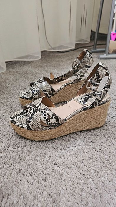 Летни платформи Stradivarius