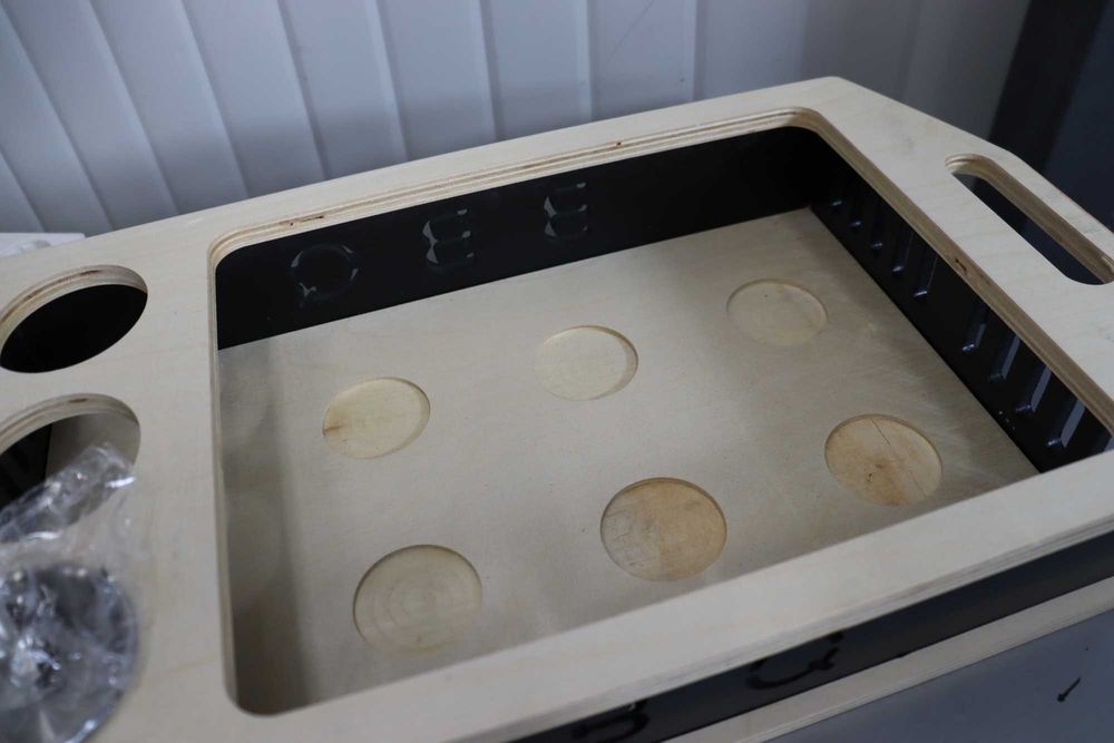 Барбекю маса, поставка, поднос със място за 3 сосиери - 2 бр. липсват