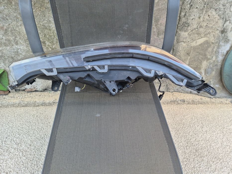 Far dreapta Led Toyota Rav 4 avariat!!