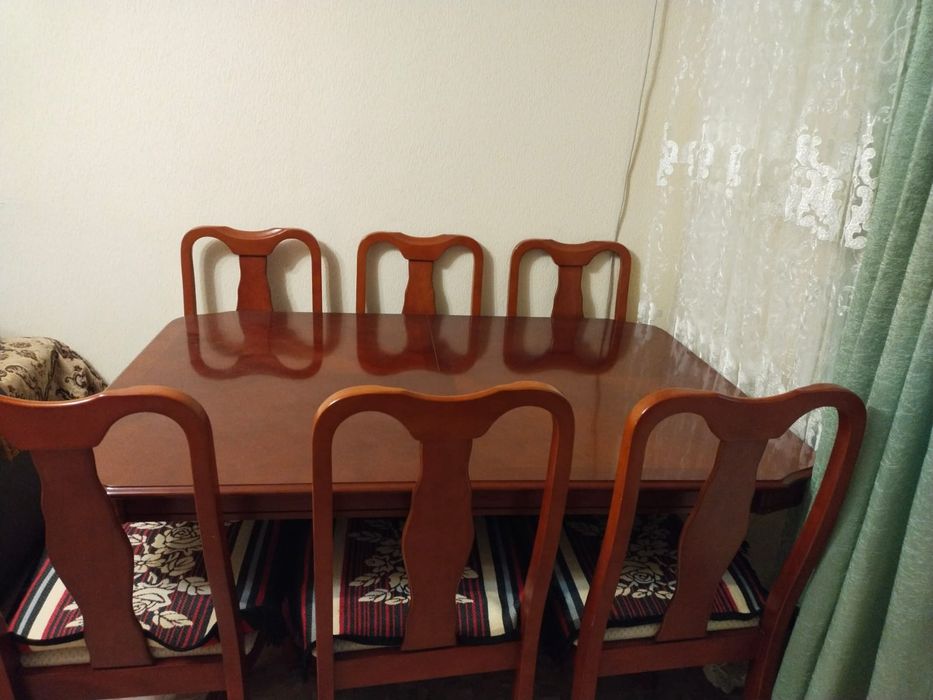 Стол обеденный гостевой