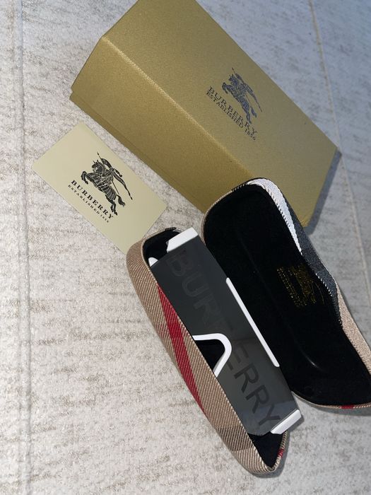 Солнцезащитные очки burberry