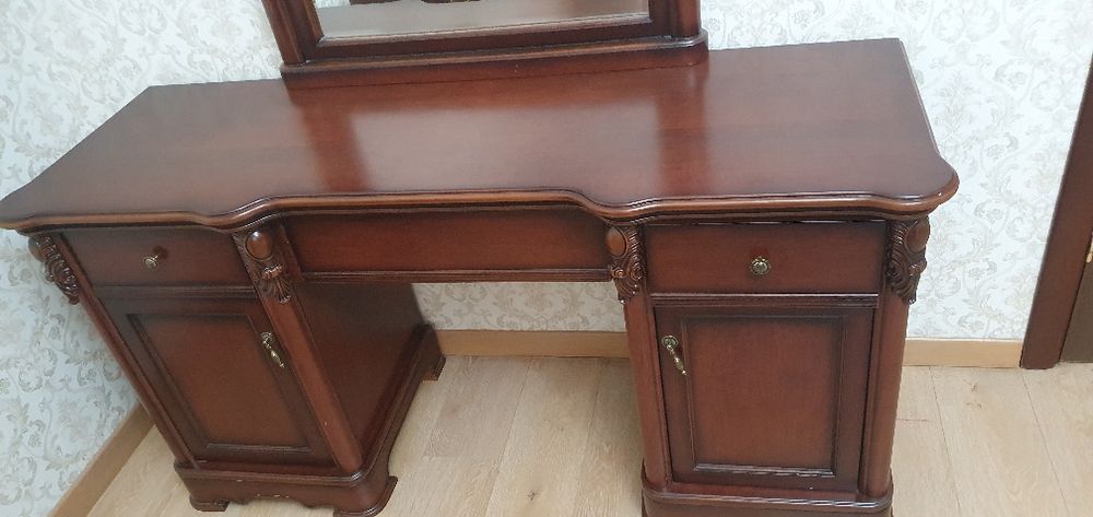 Продается Спальный гарнитур
