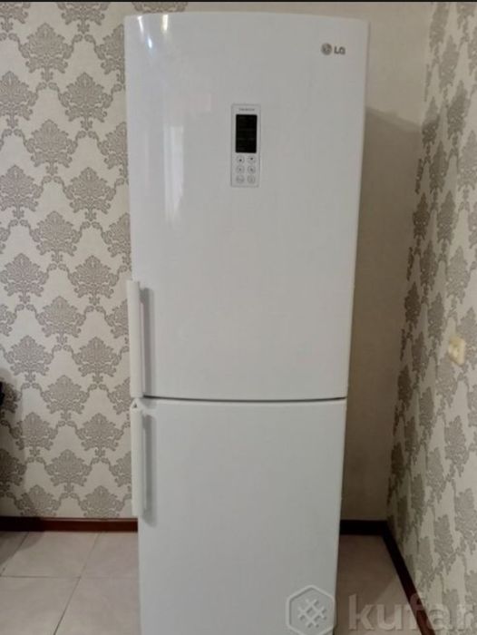 Продам рабочий холодильник LG 70000т