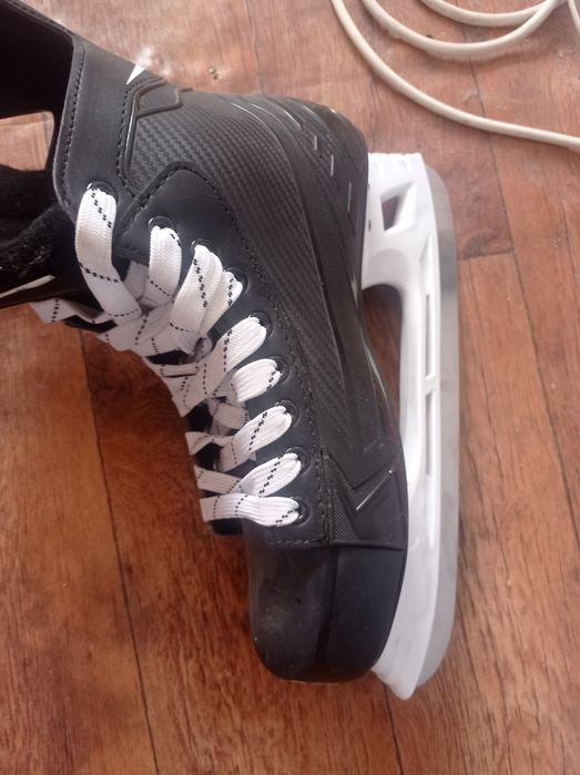 Продам коньки новые