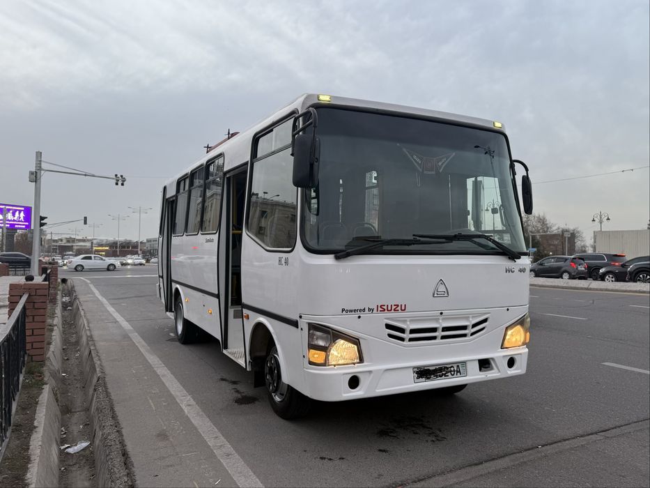NP 40 isuzu avtobus  sotiladi. 2016