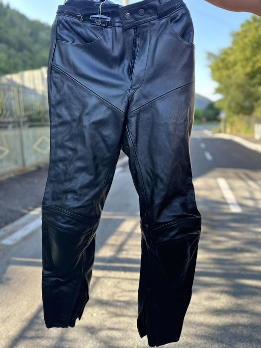 Мото панталони и гащеризони.
