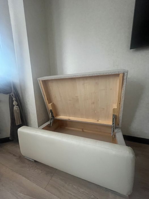 Диван раскладывающийся, с пуфиком