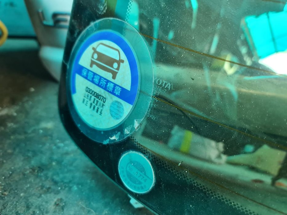 Заднее лобовое стекло Lexus RX300