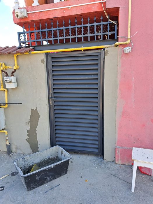 Executăm porți la comanda clientului din lamele executăm porți din șipcă metalică executăm porți din tablă decupată executăm porți din tablă cutată ex