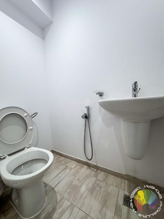 Дава се под наем Тристаен апартамент в Бургас, Славейков - 100 кв.м за 714 € - Снимка #13