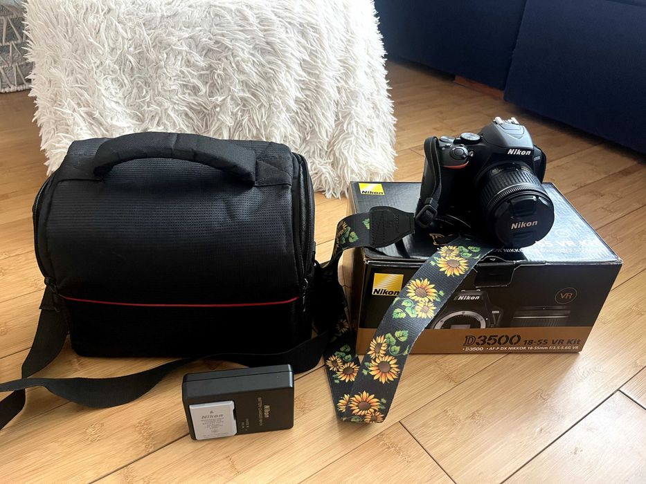 Nikon D3500 + 18-55mm VR | Отлично състояние | Под 3000 кадъра