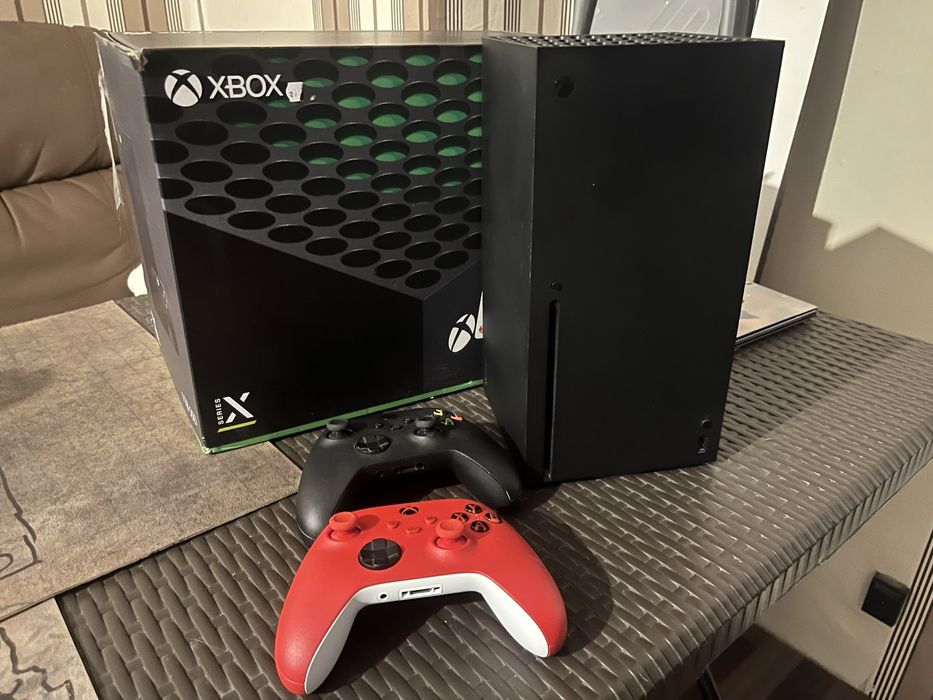 XBox Series X 1 TB  Чисто нов - 2 джойстика