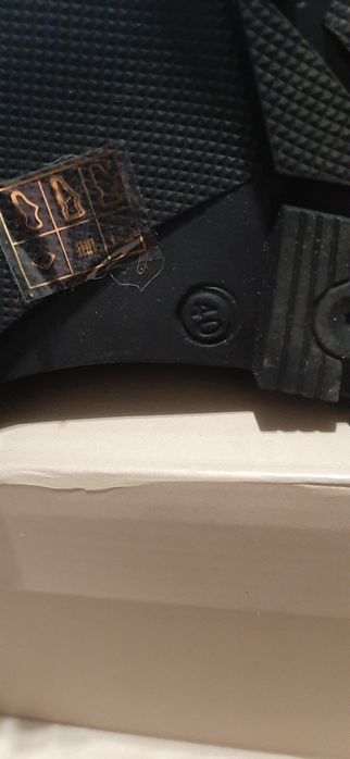 Чисто нови дамски боти