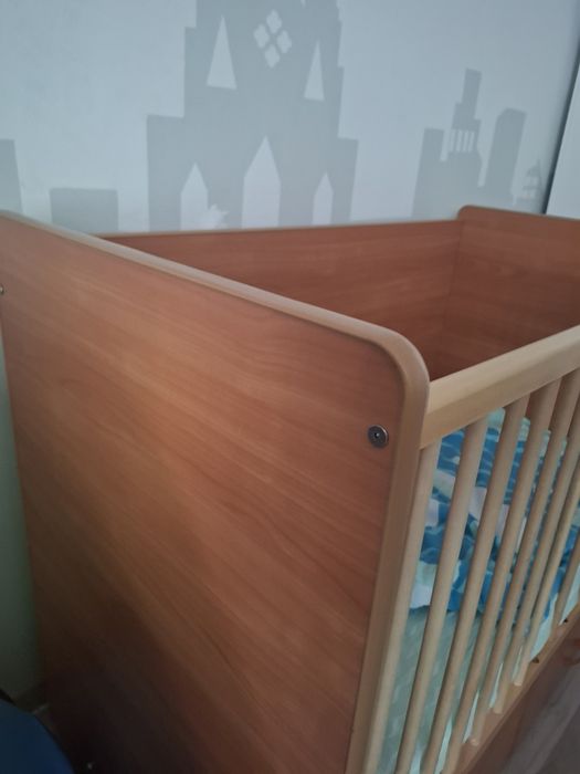 Детско дървено креватче с матрак