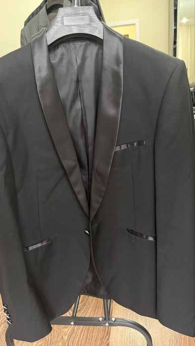 Мужские  костюмы