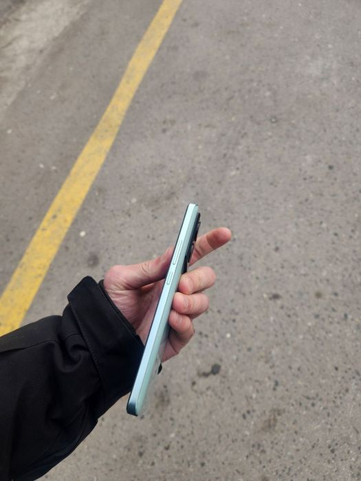 Xiaomi 13t pro 12/512 xolati yaxshi