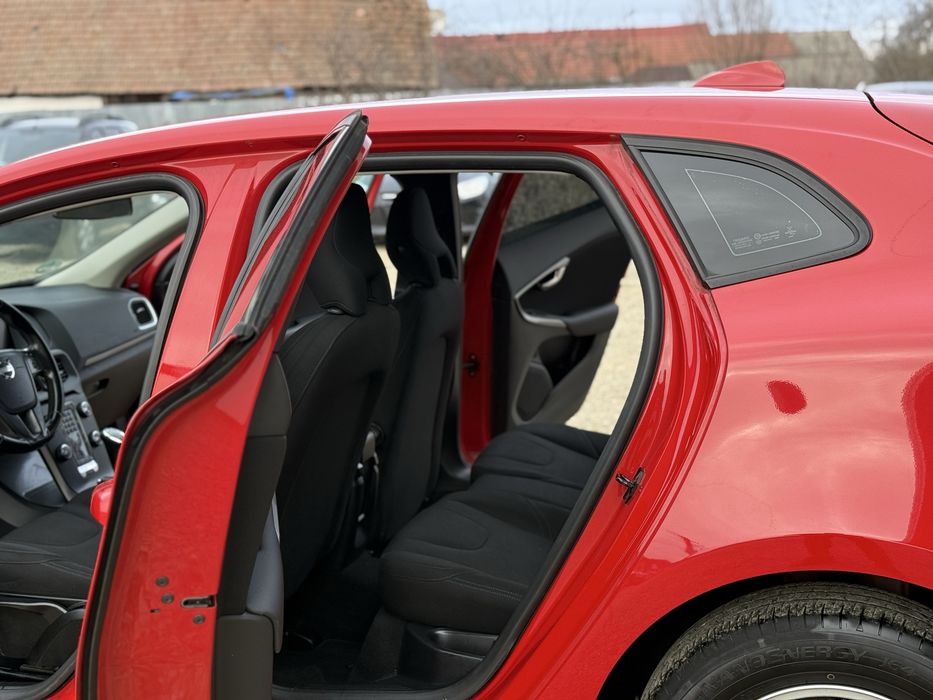 Volvo V40 1.6 115 CP 2013 Euro 5 SE POATE IN RATE